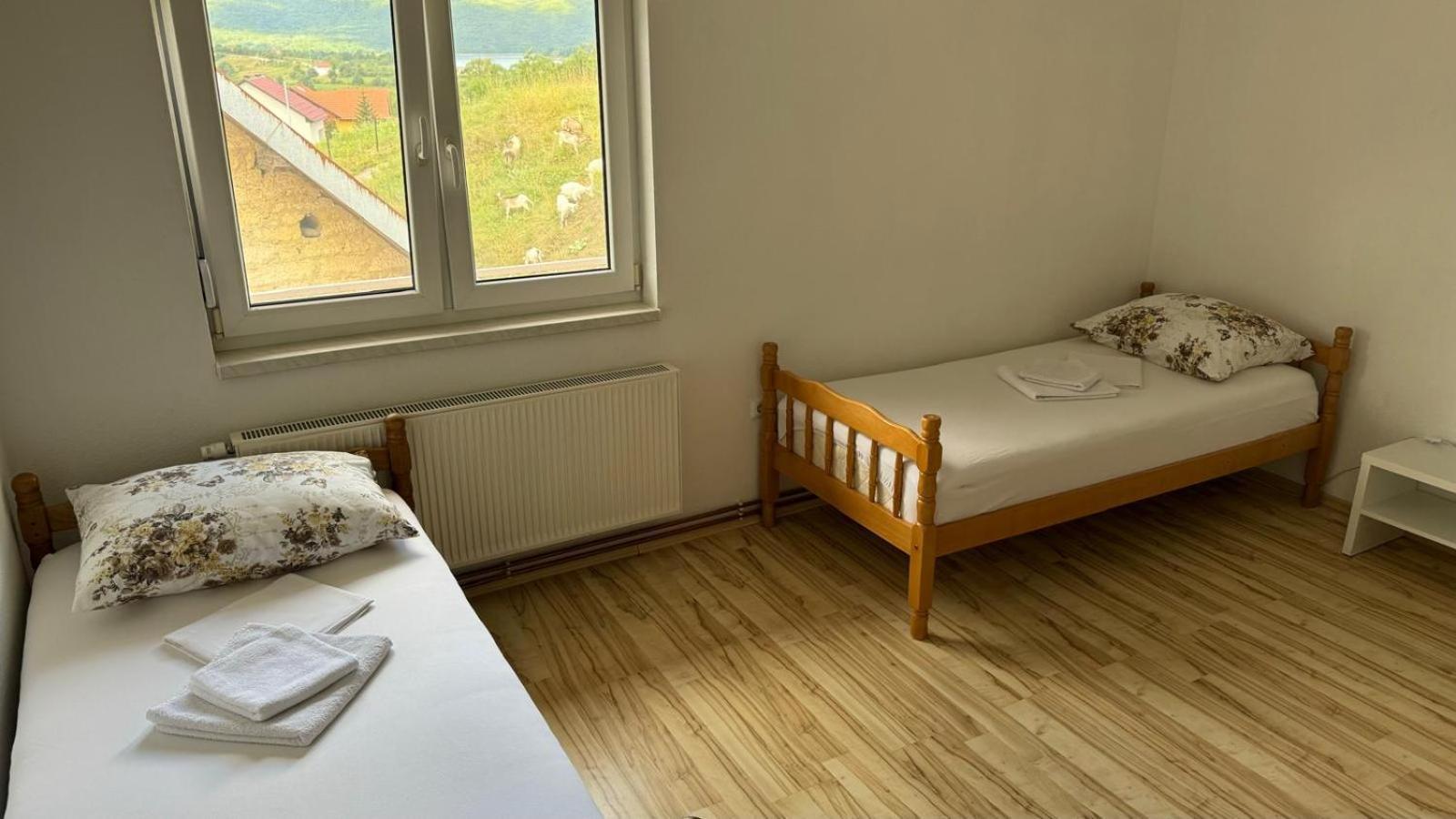 Apartamento Apartman Malekin Prozor Exterior foto
